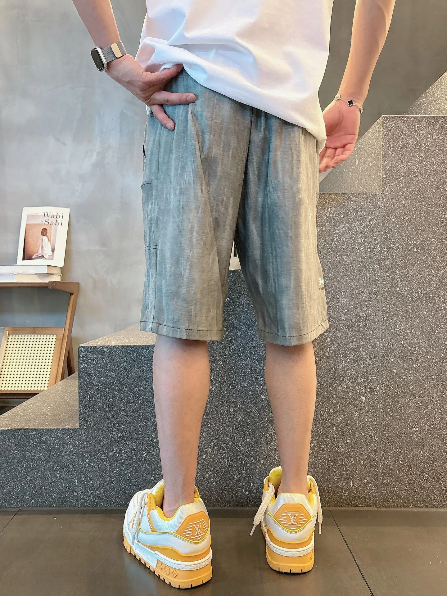Balenciaga's three-standard complete 2026 summer New Arrival men's casual shorts, advanced custom-made Breathable fabric, Breathable fabric, extremely stretchy and comfortable, impeccable details, top-grade accessories, original logo design concept, delicate and soft feel! The upper body fit is awesome! Size: M-XXXL Please state your height and weight when ordering